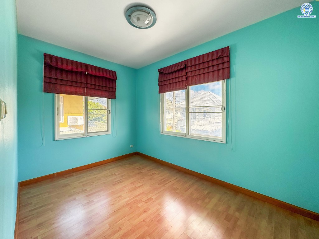 *****บ้านเดี่ยวมือสอง โครงการ กฤษณา แจ้งวัฒนะ-ดอนเมือง เนื้อที่ 52 ตร.ว. ฟังก์ชัน 3 ห้องนอน 3 ห้องน้ำ 2 ที่จอดรถ โครงการบนทำเลดี ใกล้สนามบินดอนเมือง เชื่อมต่อถนนสรงประภา ถนนประชาอุทิศ ถนนวัดเวฬุวนาราม ใกล้รถไฟฟ้าสายสีแดง "สถานีบินดอนเมือง" และจุดขึ้นทางด่วน "ศรีสมาน"